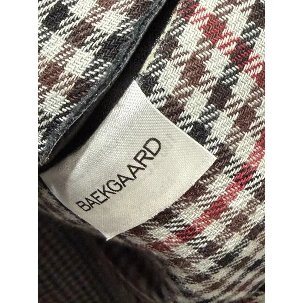 Baekgaard 15” tall